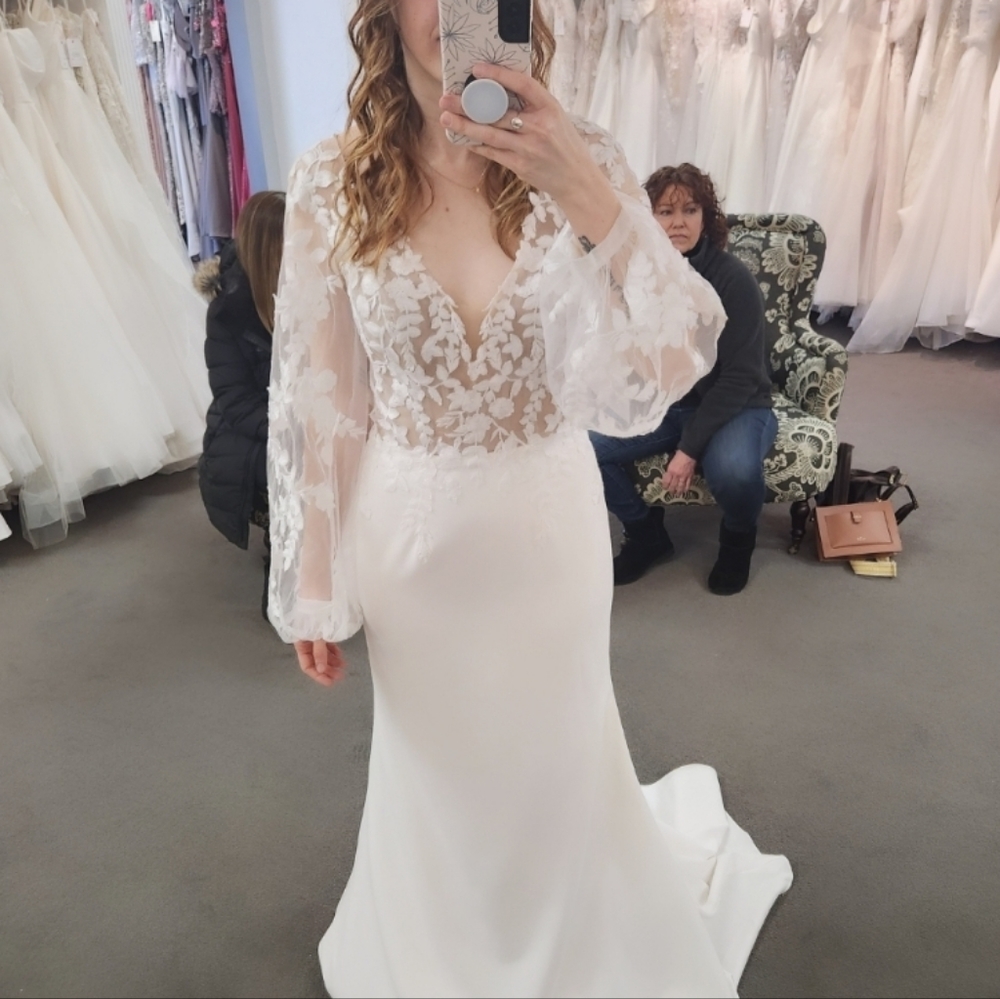 Wedding Dress - Picture 4 of 7
